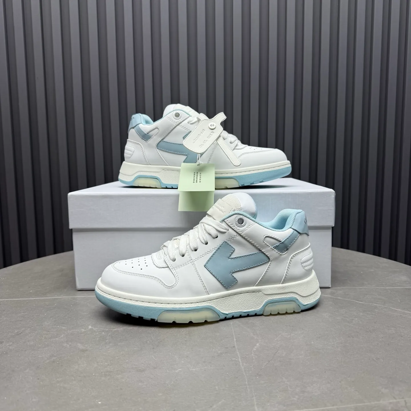 【off- white】P: 620💰Couple model👫, Size: 35-44 (Customized for men 38.45.46) High-quality version👊 "Out of office" series original molding, original lasting, production process 1:1 Original ➰OFF GRAY WHITE OW ➰ First-layer cowhide Imported skin-friendly and environmentally friendly polyester mesh Original molding high elastic and environmentally friendly molding pad Made with the original lasting process. The original molded rubber outsole (never yellows and deforms) has a super correct shape, bright color and strong three-dimensional effect👍. Packaging💯Full set of packaging synchronized with the official website (branded paper, certificate of quality, branded cloth bag)